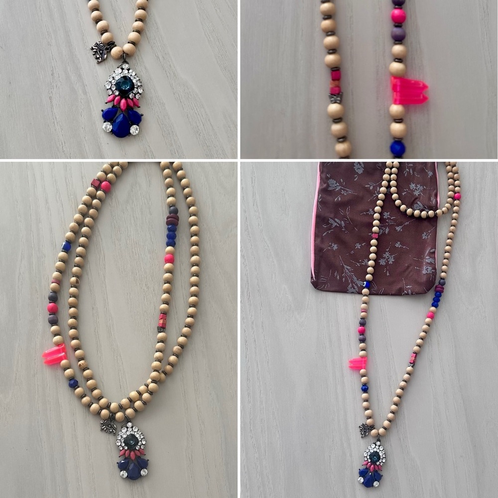Wooden Beaded Rhinestone Pendent Necklace with pink/blue & storage pouch
